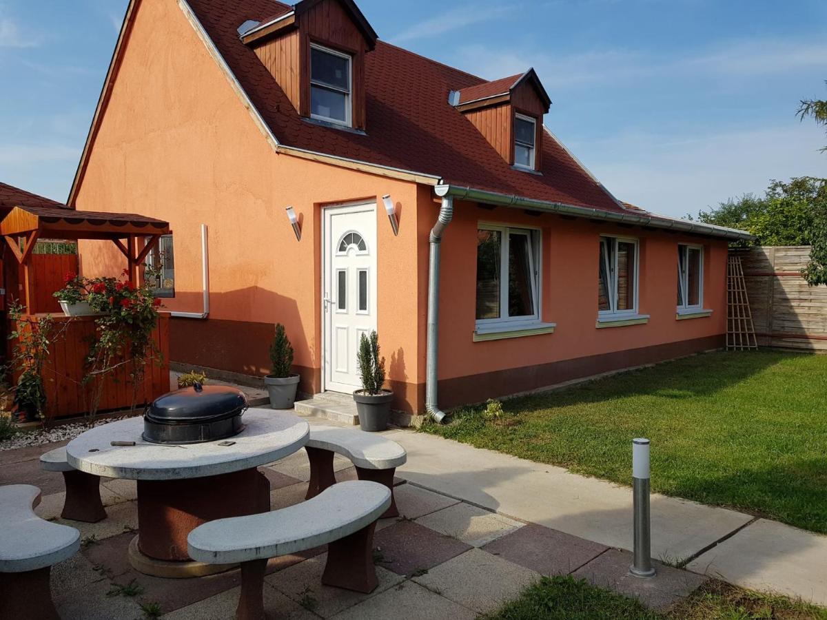 Airport16 bed&breakfast Vecsés Eksteriør billede
