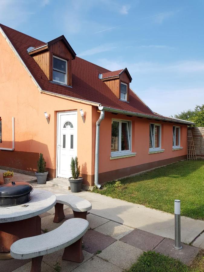 Airport16 bed&breakfast Vecsés Eksteriør billede